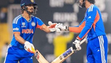 कोलंबो में हाई-वोल्टेज मुकाबला, भारत ने पाकिस्तान को दिया 176 का टारगेट