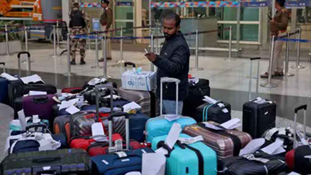 विदेश से शॉपिंग पड़ी महंगी! ₹75,000 से ज्यादा सामान लाए तो लगेगा ड्यूटी चार्ज विदेश से शॉपिंग पड़ी महंगी! ₹75,000 से ज्यादा सामान लाए तो लगेगा ड्यूटी चार्ज