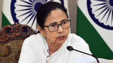 चुनावी चाल या राजनीतिक संदेश? BJP सांसद को ममता बनर्जी ने दिया बंगाल का सर्वोच्च सम्मान चुनावी चाल या राजनीतिक संदेश? BJP सांसद को ममता बनर्जी ने दिया बंगाल का सर्वोच्च सम्मान