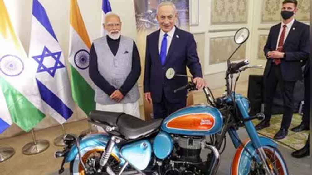 इजराइल में भारत की दमदार बाइक की एंट्री, PM मोदी और बेंजामिन नेतन्याहू ने साथ खिंचवाई तस्वीर इजराइल में भारत की दमदार बाइक की एंट्री, PM मोदी और बेंजामिन नेतन्याहू ने साथ खिंचवाई तस्वीर