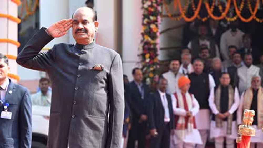 बांग्लादेश में शपथ समारोह से पीएम मोदी दूर, लोकसभा स्पीकर करेंगे भारत का प्रतिनिधित्व