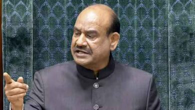 सरकार के दबाव का आरोप, कांग्रेस की महिला सांसदों ने लोकसभा अध्यक्ष को लिखा पत्र