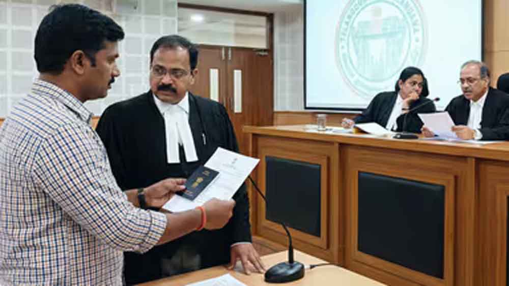 पाकिस्तानी बताकर पकड़ा गया शख्स निकला भारतीय, पासपोर्ट दिखाते ही कोर्ट में मचा हड़कंप पाकिस्तानी बताकर पकड़ा गया शख्स निकला भारतीय, पासपोर्ट दिखाते ही कोर्ट में मचा हड़कंप