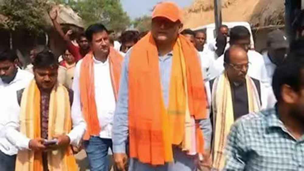 दलित महिला के हाथ का खाना बना विवाद, भाजपा ब्राह्मण सांसद ने पेश की मिसाल; हर तरफ हो रही सराहना दलित महिला के हाथ का खाना बना विवाद, भाजपा ब्राह्मण सांसद ने पेश की मिसाल; हर तरफ हो रही सराहना