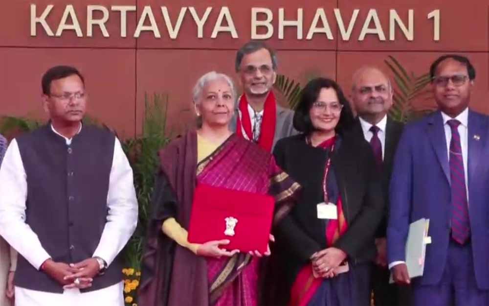 इन्फ्रास्ट्रक्चर को बूस्ट: सड़क-रेल-मेट्रो के लिए रिकॉर्ड फंडिंग, ₹12.20 लाख करोड़ कैपेक्स से छोटे शहरों को मिलेगी नई रफ्तार