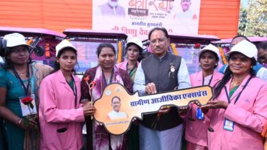 उज्ज्वला गैस, पिंक ई-रिक्शा और गार्बेज रिक्शा वितरण से आत्मनिर्भरता को नई रफ्तार