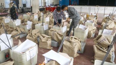 बांग्लादेश में वोटिंग खत्म, कई बूथों पर बवाल, महिला एजेंट्स से बदसलूकी के आरोप बांग्लादेश में वोटिंग खत्म, कई बूथों पर बवाल, महिला एजेंट्स से बदसलूकी के आरोप