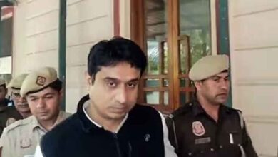 AI समिट में हंगामे का मामला: यूथ कांग्रेस चीफ उदय भानु चिब 4 दिन की पुलिस कस्टडी में AI समिट में हंगामे का मामला: यूथ कांग्रेस चीफ उदय भानु चिब 4 दिन की पुलिस कस्टडी में