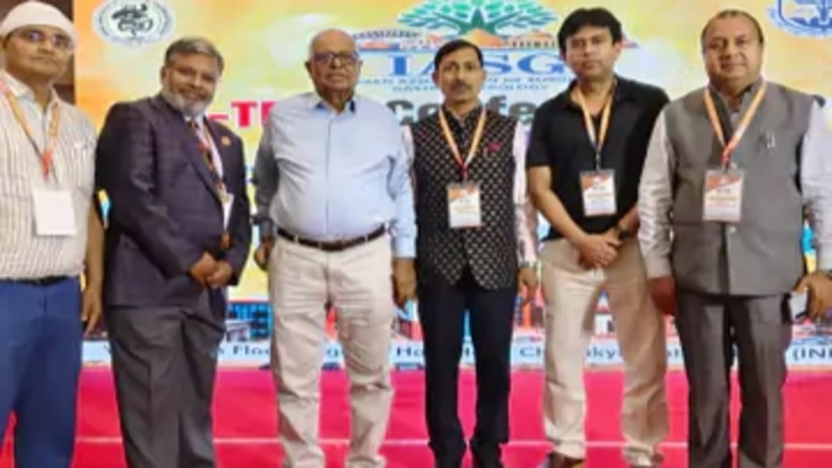 बिहार में एआई और रोबोटिक सर्जरी से आसान हुआ कैंसर और लिवर जैसी जटिल बीमारियों का इलाज बिहार में एआई और रोबोटिक सर्जरी से आसान हुआ कैंसर और लिवर जैसी जटिल बीमारियों का इलाज