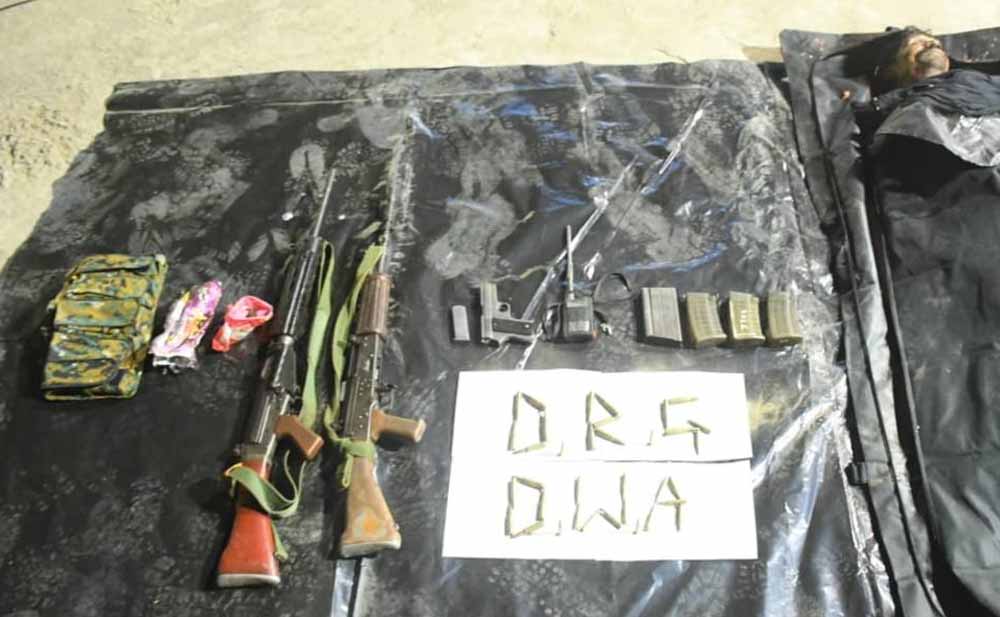 भैरमगढ़ एरिया कमेटी का इनामी माओवादी मुठभेड़ में ढेर, भारी मात्रा में हथियार और डंप बरामद