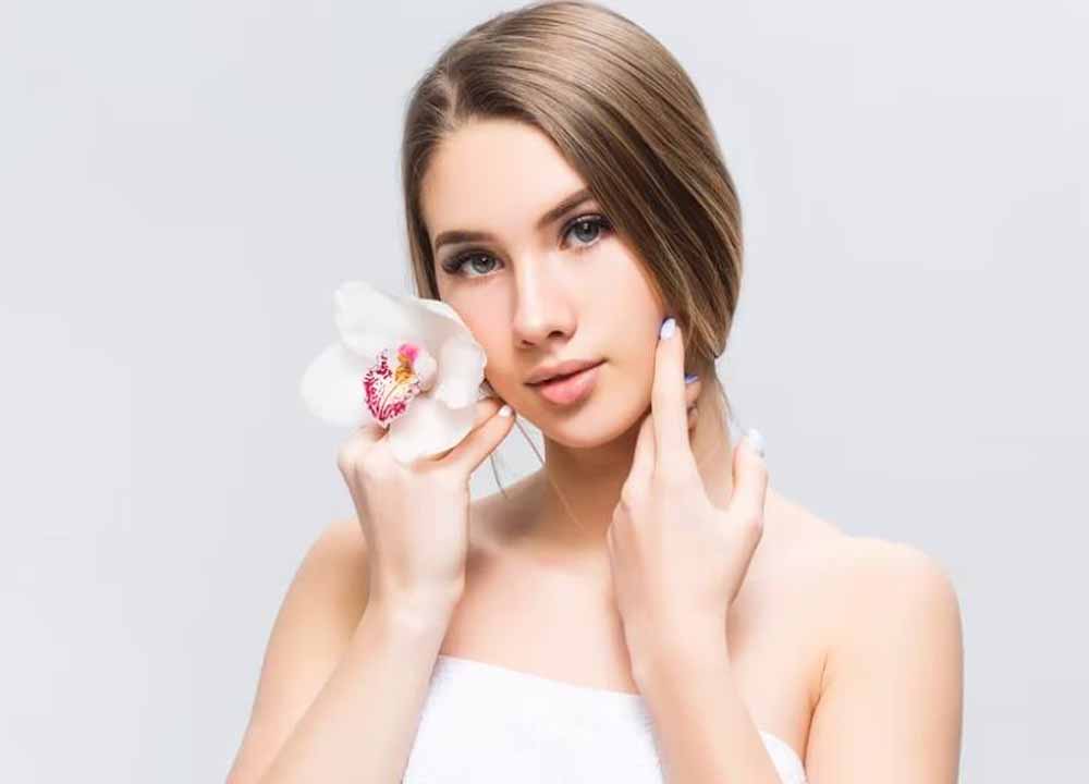 बिना मेकअप भी दिखें नैचुरली खूबसूरत – आसान टिप्स