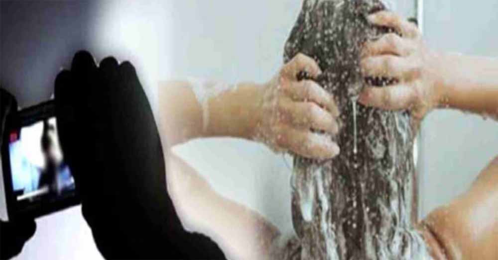 नहाती नाबालिग छात्रा का VIDEO बनाने वाला पटवारी गिरफ्तार, बाथरूम की जाली से की थी रिकॉर्डिंग नहाती नाबालिग छात्रा का VIDEO बनाने वाला पटवारी गिरफ्तार, बाथरूम की जाली से की थी रिकॉर्डिंग