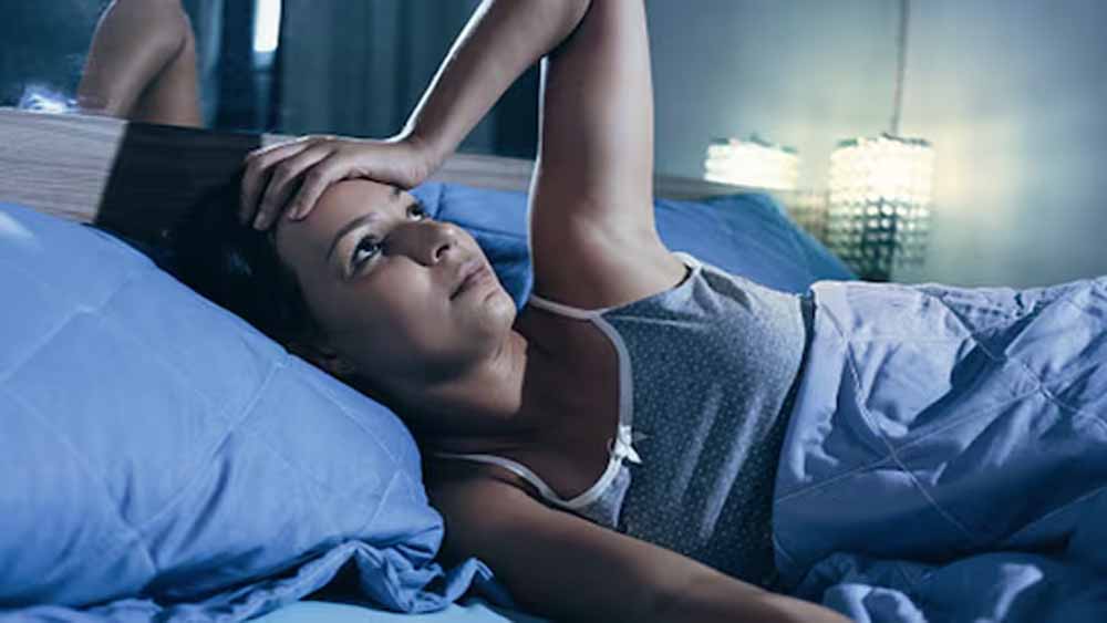 क्या अधूरी नींद बढ़ा रही है आपका वजन? जानिए इसके पीछे की सच्चाई