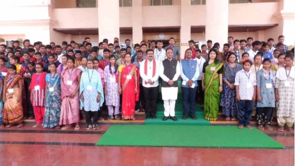 140 आत्मसमर्पित नक्सली बने विधानसभा के मेहमान, लोकतंत्र को करीब से समझा