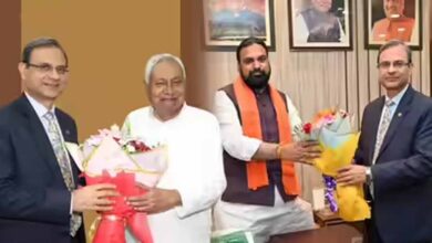 RBI गवर्नर की सम्राट से मुलाकात ने बढ़ाई हलचल, बड़े नेताओं को किया बायपास—क्या है इसके मायने? RBI गवर्नर की सम्राट से मुलाकात ने बढ़ाई हलचल, बड़े नेताओं को किया बायपास—क्या है इसके मायने?