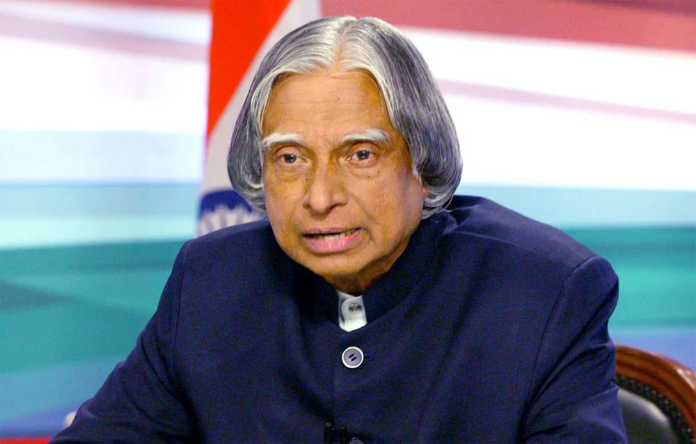 सपने बड़े रखें, मेहनत जारी रखें: डॉ. कलाम का सफलता मंत्र सपने बड़े रखें, मेहनत जारी रखें: डॉ. कलाम का सफलता मंत्र