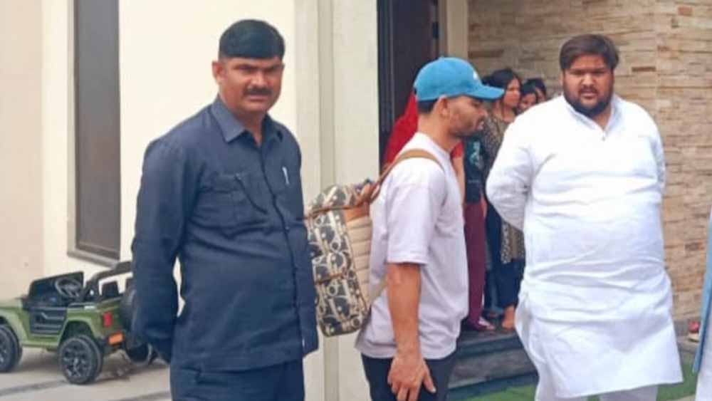 पापा का सपना पूरा करूंगा — पिता को मुखाग्नि देकर मैदान में लौटे रिंकू सिंह पापा का सपना पूरा करूंगा — पिता को मुखाग्नि देकर मैदान में लौटे रिंकू सिंह