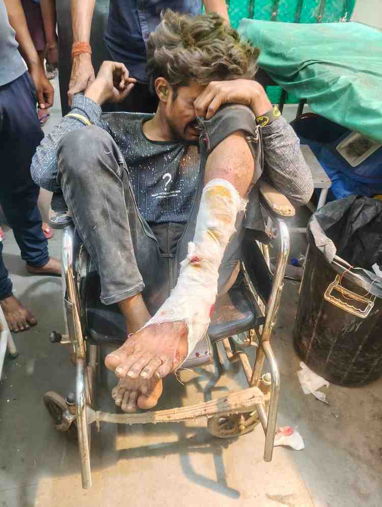 होली ड्यूटी के दौरान यातायात पुलिस व ट्रैफिक मितान द्वारा सहायता पहुंचा कर मानवीय संवेदनशीलता का दिया गया परिचय