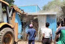 जिला प्रशासन द्वारा ग्राम समोदा में अवैध कब्जा हटाने की कार्रवाई की गई