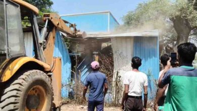 जिला प्रशासन द्वारा ग्राम समोदा में अवैध कब्जा हटाने की कार्रवाई की गई