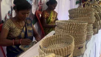 पारंपरिक हस्तशिल्प उत्पाद बना आजीविका का साधन,स्व सहायता समूह से जुड़कर कांसाबेल की महिलाओं ने स्वरोजगार की राह अपनाई