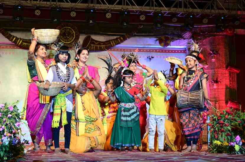 छत्तीसगढ़ जनजातीय आयोग के अध्यक्ष रूपसिंह मंडावी ने किया शुभारंभ,आदि रंग, परिधान और हाट के रंगों में रंगा जनजातीय परब छत्तीसगढ़ जनजातीय आयोग के अध्यक्ष रूपसिंह मंडावी ने किया शुभारंभ,आदि रंग, परिधान और हाट के रंगों में रंगा जनजातीय परब