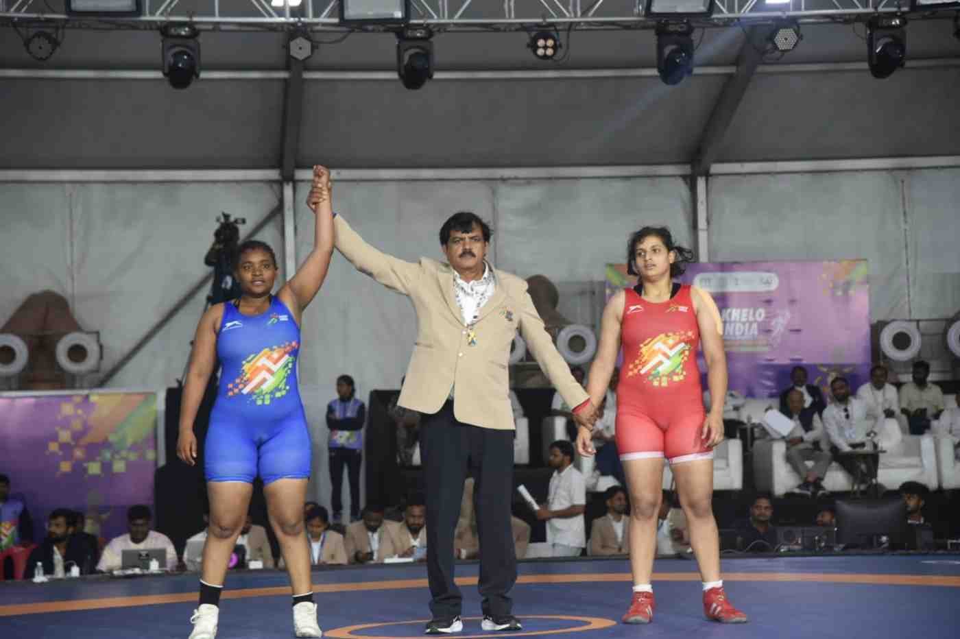 खेलो इंडिया ट्राइबल गेम्स 2026-कुश्ती स्पर्धा के तीसरे दिन भी जारी रहा मुकाबले का रोमांच,खिलाड़ियों ने जीत के लिए लगाया दम