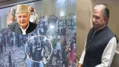 शादी समारोह में पूर्व मुख्यमंत्री फारूक अब्दुल्ला पर जानलेवा हमला, पुलिस के दो जांबाजों ने बचाई जान