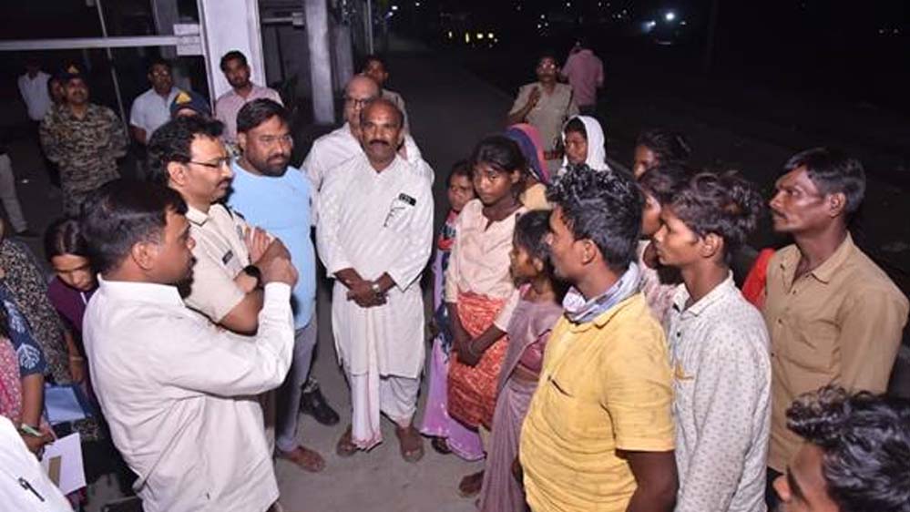 तमिलनाडु में बंधुआ बनाए गए 24 श्रमिकों का प्रशासन ने कराया सफल रेस्क्यू तमिलनाडु में बंधुआ बनाए गए 24 श्रमिकों का प्रशासन ने कराया सफल रेस्क्यू