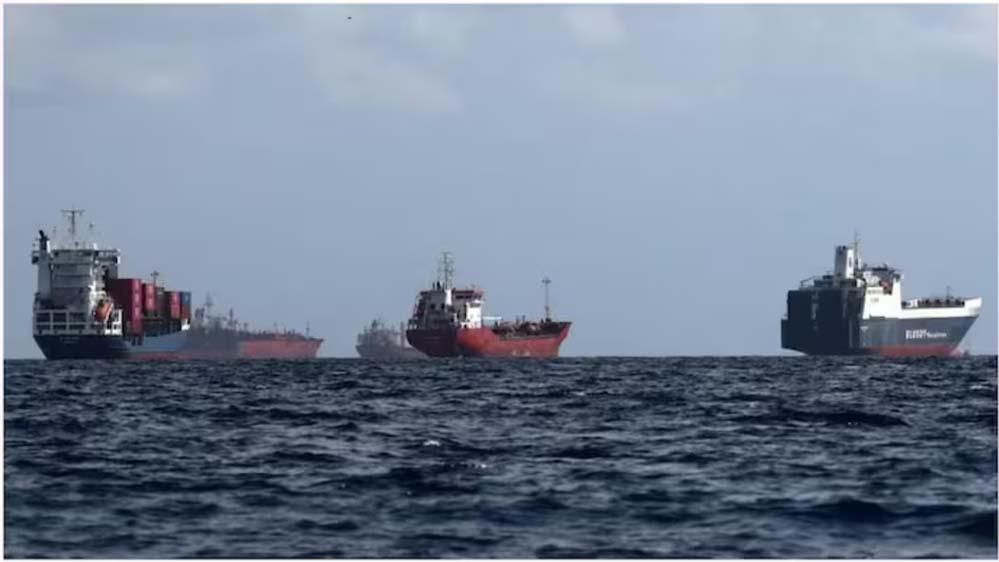 होर्मुज स्ट्रेट से गुजरने के लिए ईरान ने दिया बड़ा निर्देश: पहले नौसेना से तालमेल करो