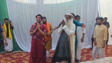 सदगुरु बागेश्वर धाम पहुंचे, बाबा बागेश्वर धीरेंद्र शास्त्री से मुलाकात, 40 देशों के सदस्य भी साथ सदगुरु बागेश्वर धाम पहुंचे, बाबा बागेश्वर धीरेंद्र शास्त्री से मुलाकात, 40 देशों के सदस्य भी साथ