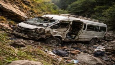 नेपाल में मंदिर से लौट रही भारतीय श्रद्धालुओं की बस 500 फीट गहरी खाई में गिरी, 7 की मौत नेपाल में मंदिर से लौट रही भारतीय श्रद्धालुओं की बस 500 फीट गहरी खाई में गिरी, 7 की मौत