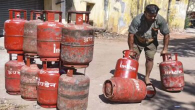 मंडीदीप में LPG एजेंसी पर प्रशासन का छापा, 200 से अधिक सिलेंडर जब्त; जबलपुर में हॉकर के घर पुलिस की छापेमारी  मंडीदीप में LPG एजेंसी पर छापा, 200 से ज्यादा सिलेंडर जब्त; जबलपुर में पुलिस ने हॉकर के घर से 10 सिलेंडर और 47 गैस बुक बरामद  मंडीदीप में LPG एजेंसी पर छापा, 200 सिलेंडर जब्त; जबलपुर में पुलिस ने हॉकर के घर से गैस सिलेंडर और बुक्स की बरामदगी की