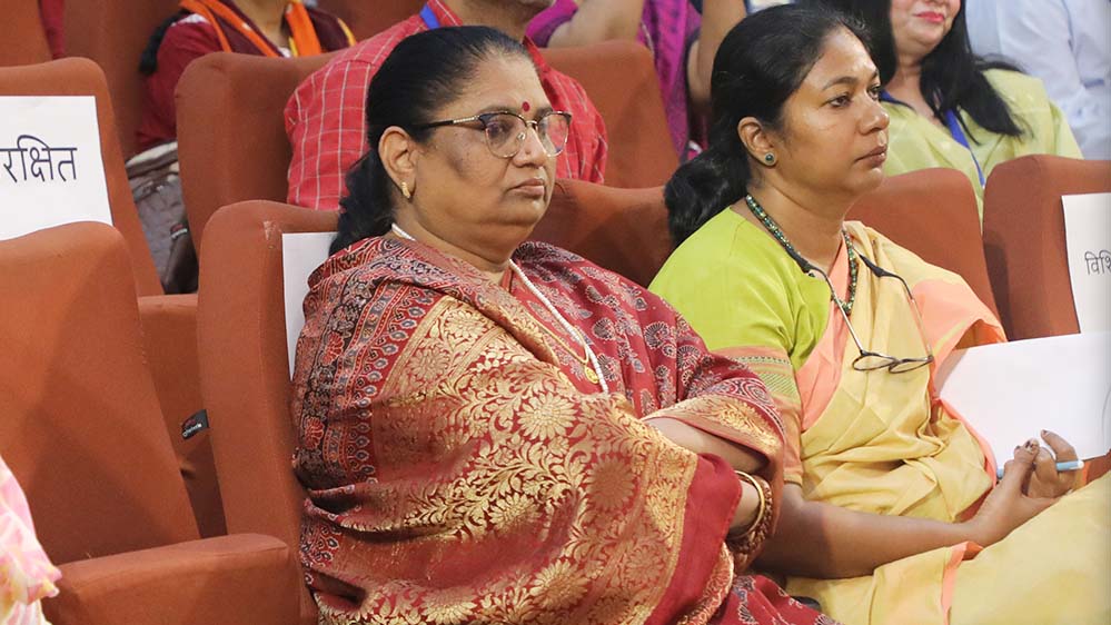 दिव्यांग बच्चों को परिवार से जोड़ने के लिए व्यापक जागरूकता अभियान की आवश्यकता: मंत्री सुश्री निर्मला भूरिया