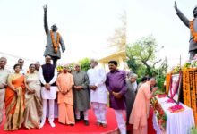 पूर्व सीएम हेमवती नंदन बहुगुणा की पुण्यतिथि पर श्रद्धांजलि सभा में शामिल हुए मुख्यमंत्री