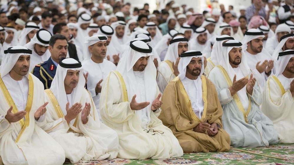 मुस्लिम देश ने खुले में नमाज पढ़ने पर लगाई रोक, जनता से कहा- ‘सुरक्षित रहना है तो मस्जिद में करें इबादत’