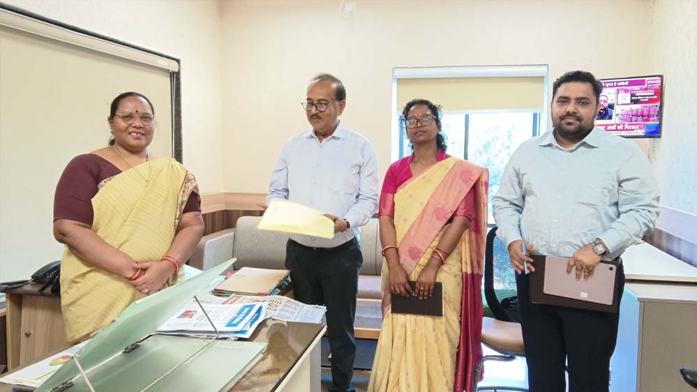 झारखंड के सूचना एवं जनसंपर्क विभाग की टीम ने छत्तीसगढ़ संवाद द्वारा प्रकाशित ‘रोजगार और नियोजन’ की ली जानकारी