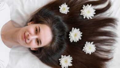 हफ्ते में सिर्फ दो बार तेल लगाने से जड़ से मजबूत होंगे आपके बाल