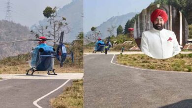 राज्यपाल गुरमीत सिंह के हेलीकॉप्टर में तकनीकी खराबी, श्रीनगर में करानी पड़ी इमरजेंसी लैंडिंग राज्यपाल गुरमीत सिंह के हेलीकॉप्टर में तकनीकी खराबी, श्रीनगर में करानी पड़ी इमरजेंसी लैंडिंग