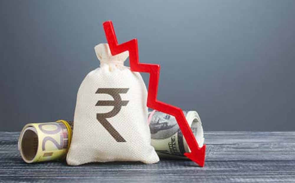 पश्चिम एशिया तनाव का असर: डॉलर के मुकाबले रुपया रिकॉर्ड गिरावट में, 92.5 तक पहुंचा पश्चिम एशिया तनाव का असर: डॉलर के मुकाबले रुपया रिकॉर्ड गिरावट में, 92.5 तक पहुंचा