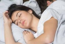 गर्मी में नहीं आती नींद? एक्सपर्ट के ये आसान टिप्स दिलाएंगे सुकून और हटाएँगे थकान