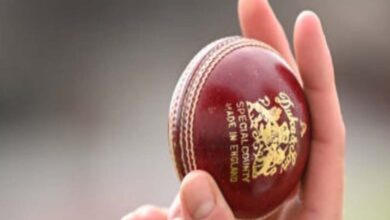 मिडिल ईस्ट टेंशन से ड्यूक्स गेंदों की सप्लाई घटी, इंग्लैंड में घरेलू क्रिकेट पर बढ़ा संकट! ECB ने दी सफाई