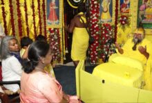 राष्ट्रपति द्रौपदी मुर्मू ने वृंदावन आश्रम में प्रेमानंद महाराज से की मुलाकात, राधे-राधे से हुआ स्वागत