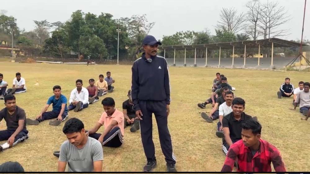 हिंसा की राह छोड़, उम्मीदों की दौड़, बस्तर नई पहचान की ओर हिंसा की राह छोड़, उम्मीदों की दौड़, बस्तर नई पहचान की ओर