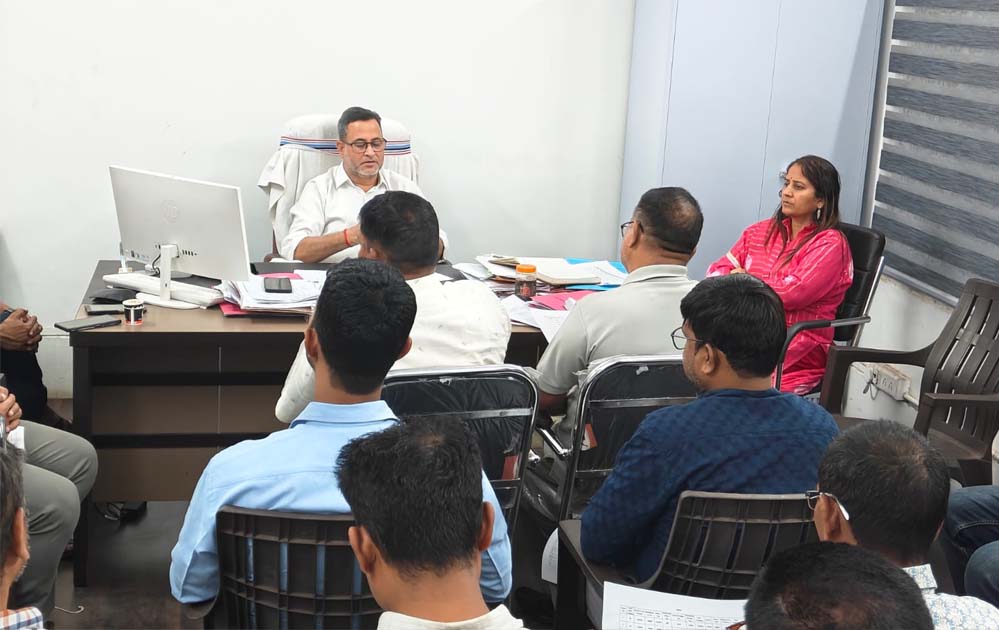 नगर निगम अपर आयुक्त विनोद पाण्डेय ने जोन 8 में राजस्व वसूली की गहन समीक्षा की