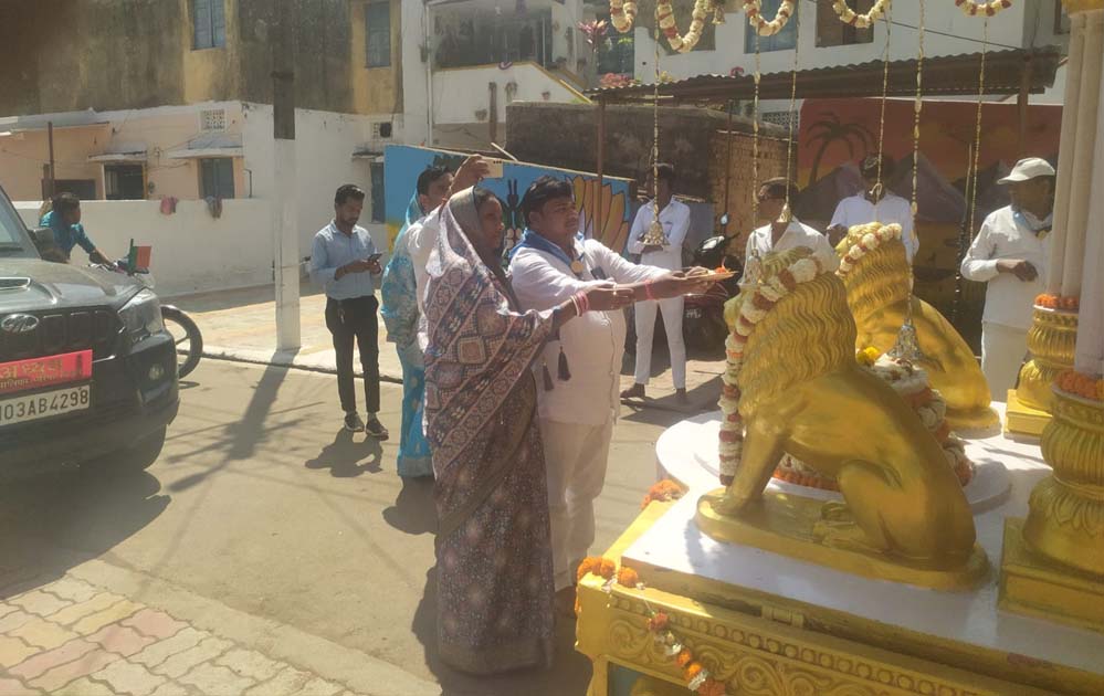 साईं बाबा की यात्रा बड़े धूमधाम से निकल गई साईं बाबा की यात्रा बड़े धूमधाम से निकल गई