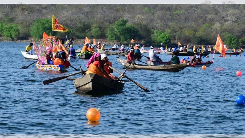 गंगरेल नौकायान उत्सव: महानदी रिवर बोट चैंपियनशिप का भव्य आयोजन, धमतरी में रचा गया इतिहास गंगरेल नौकायान उत्सव: महानदी रिवर बोट चैंपियनशिप का भव्य आयोजन, धमतरी में रचा गया इतिहास