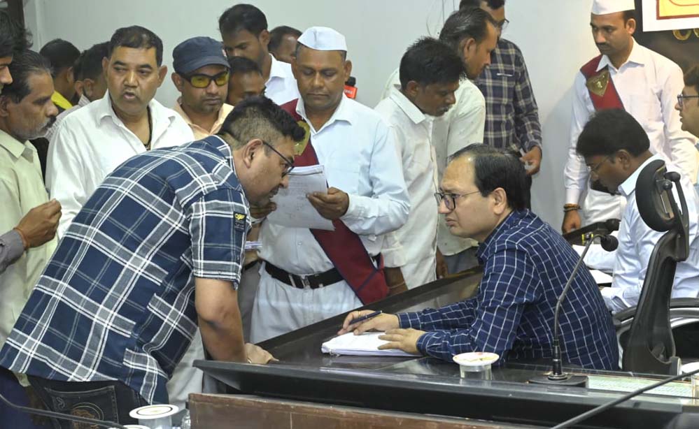 कलेक्टर ने जनदर्शन सुनी आमलोगों की समस्याएं, संबंधित अधिकारियों को त्वरित कार्यवाही के निर्देश