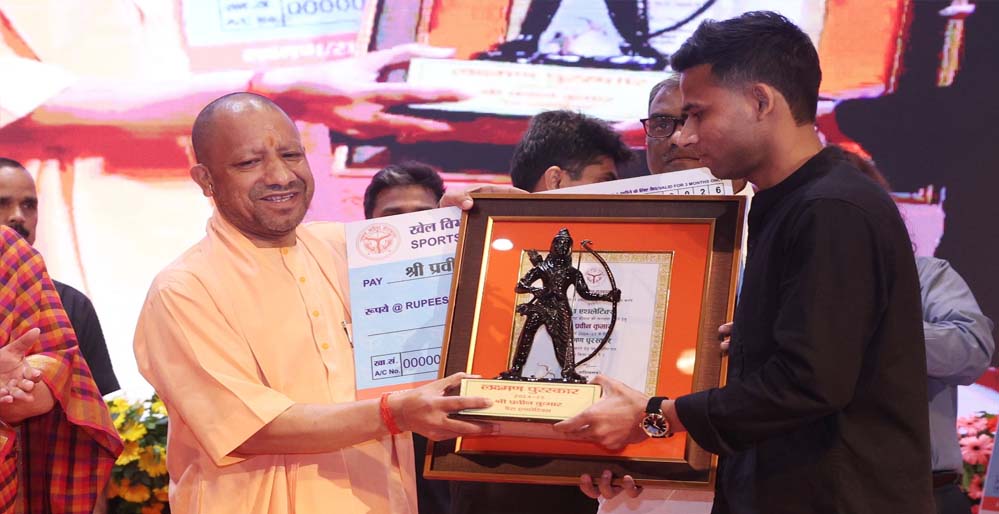 यूपी का मान बढ़ाने वाले खिलाड़ियों को सम्मानित किया मुख्यमंत्री योगी आदित्यनाथ ने