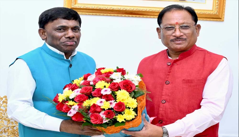 CM साय से गोवा के मंत्री रमेश तावड़कर की सौजन्य भेंट: जनजातीय कल्याण और खेल विकास को लेकर हुई सार्थक चर्चा